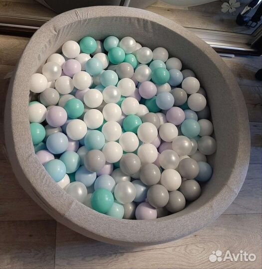 Сухой бассейн с шариками
