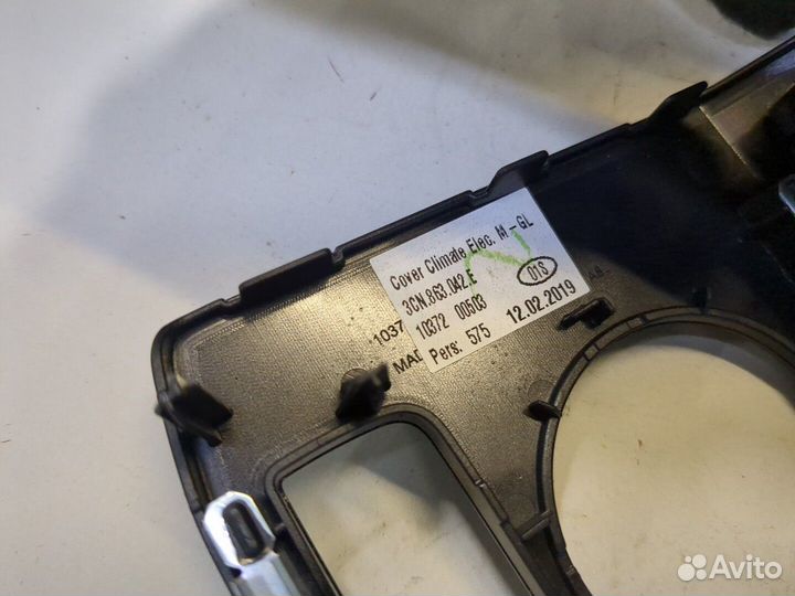 Рамка под переключатель отопителя Volkswagen Atlas