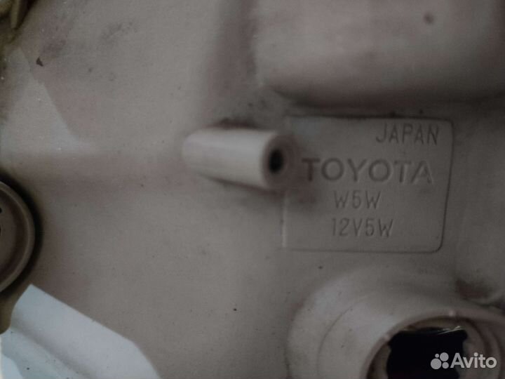 Фара правая Toyota premio