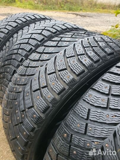 Michelin X-Ice North 4 215/55 R17