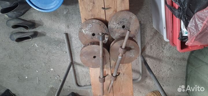 Штангу со стойкой и скамейкой с гантелями