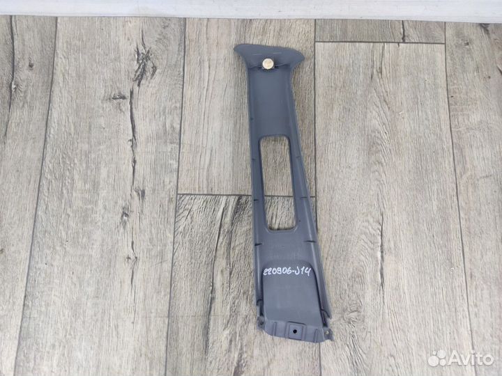 Обшивка стойки центральной правой верхняя Carina E