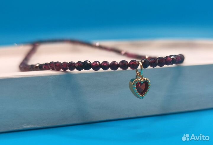 Чокер ручной работы с гранатом и подвеской