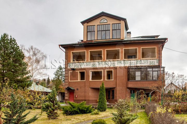 Дом 536,4 м² на участке 26 сот.