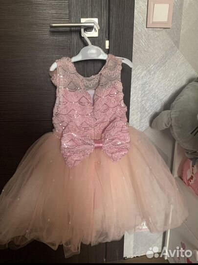 Платье праздничное