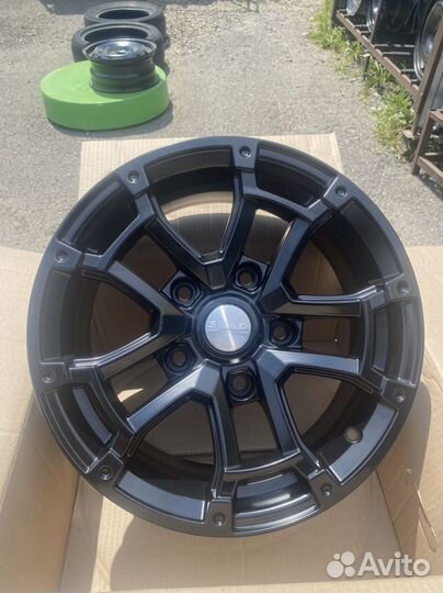 R16 5/139,7 ET15 новые литые на Ниву черный бархат