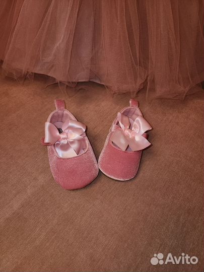 Платье и пинетки туфли на годик