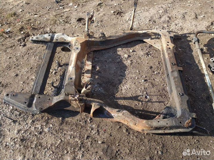 Передний подрамник peugeot 607