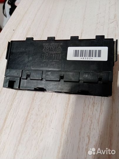 Блок реле toyota Prius, 7281-*8502