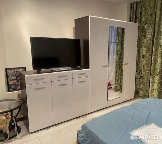 Шкаф трехстворчатый с зеркалом