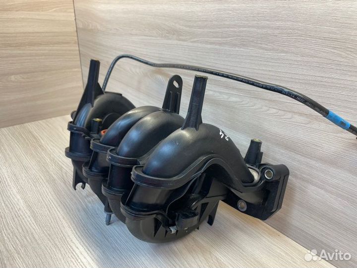 Впускной коллектор Renault Logan