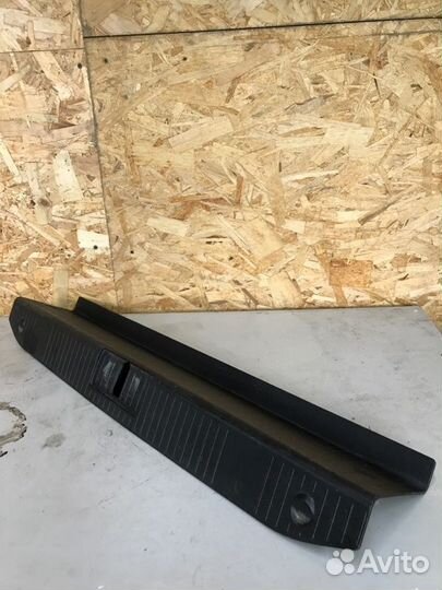 Накладка двери багажника задняя Mercedes-Benz