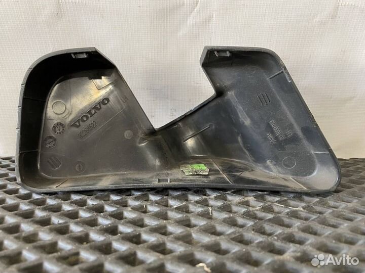 Накладка кронштейна зеркала лев. Volvo FH5