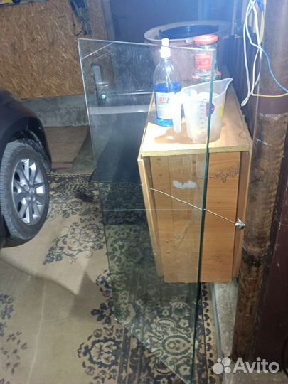 Стеклянная полка