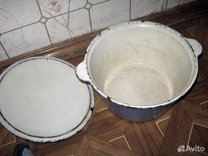 Казан 4 литра с крышкой чугунный с эмалью