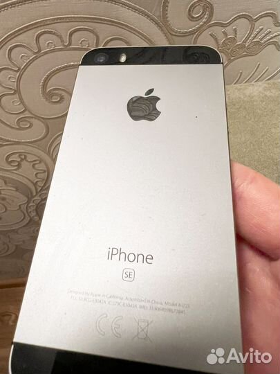 iPhone SE, 32 ГБ