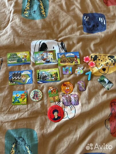 Магниты, значки