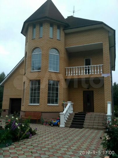 Коттедж 450 м² на участке 10 сот.