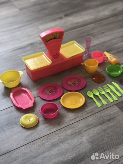 Набор посуды для кукол и весы