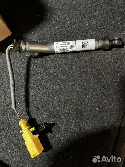 Пиропатрон капота