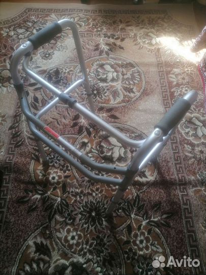 Ходунки для инвалидов