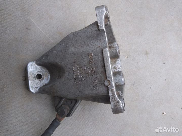 Кронштейн двигателя правый 2.4 V6 для Audi A6 (C5)