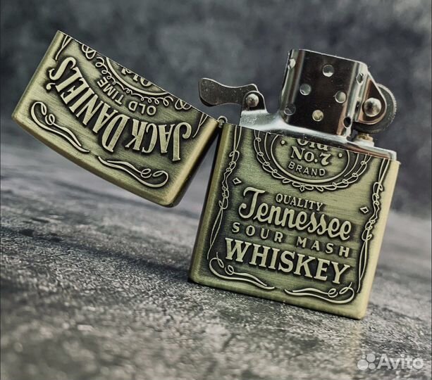 Бензиновая зажигалка zippo