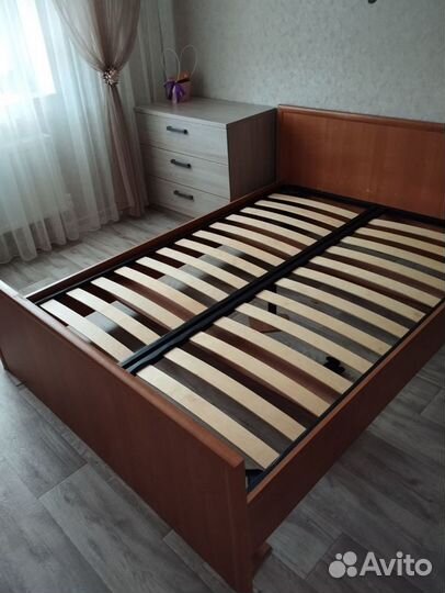 Кровать двухспальная 140см на 200см бу