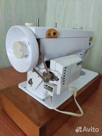 Швейная машина Чайка 132м