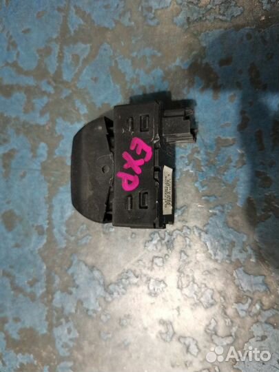 Кнопка зaпирaния дверей Ford Explorer 4 U251