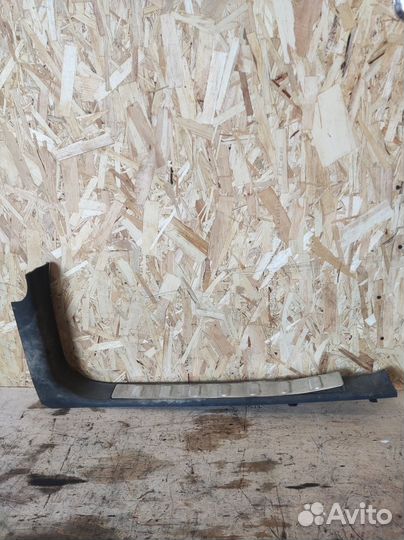 Накладка порога внутреняя правая Nissan Navara D40