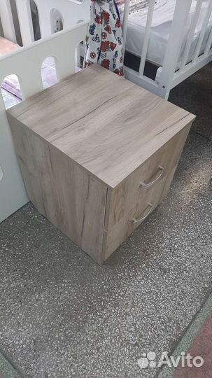 Тумба прикроватная (новая)