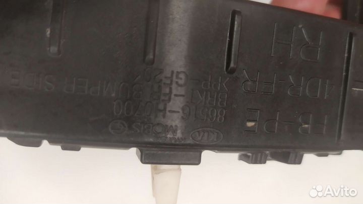 Кронштейн переднего бампера правый Kia Rio 4 2017