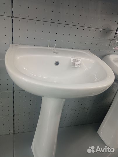 Раковина на пьедестале