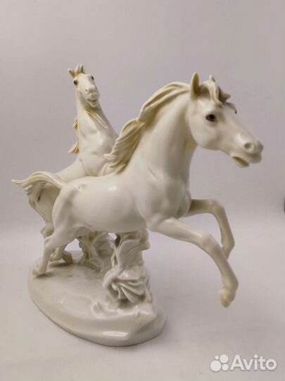 Статуэтка фарфор Лошади Volkstedt 1930е