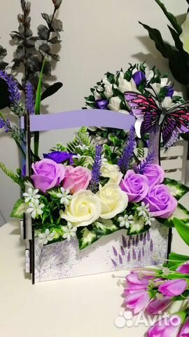 Подарок корзина из пенных роз