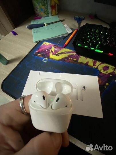 Беспроводные наушники apple airpods