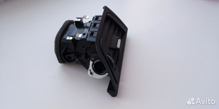 Вентиляционная решётка правая на BMW F30 3 серия