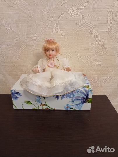 Кукла фарфоровая коллекционная 11 см