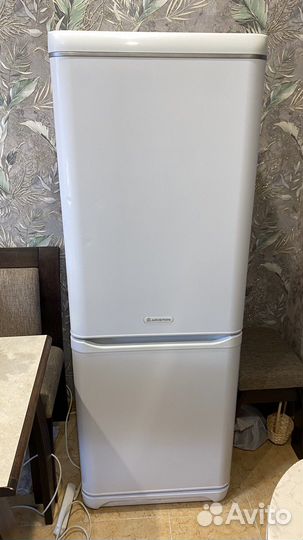 Холодильник ariston бу