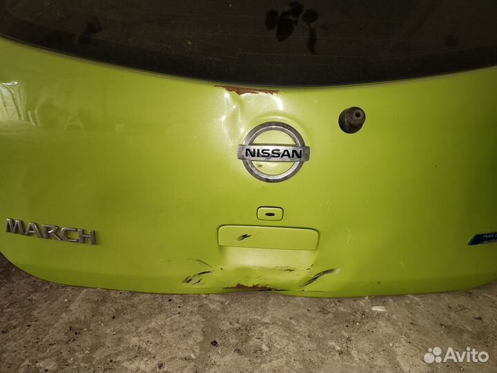 Заднее стекло Nissan MarchK13