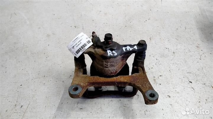 Суппорт задний правый Toyota Granvia KCH16 95-02г