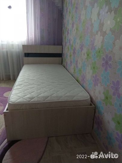 Кровать с матрасом