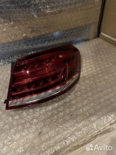 Фонарь внешний правый Mercedes 212