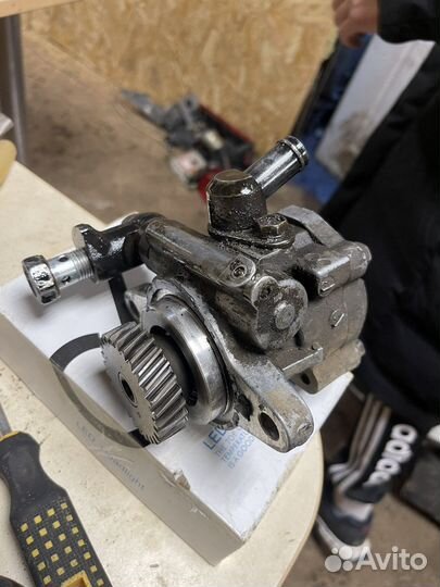 Насос гур Toyota land cruiser 200 4,5D 1vdftv