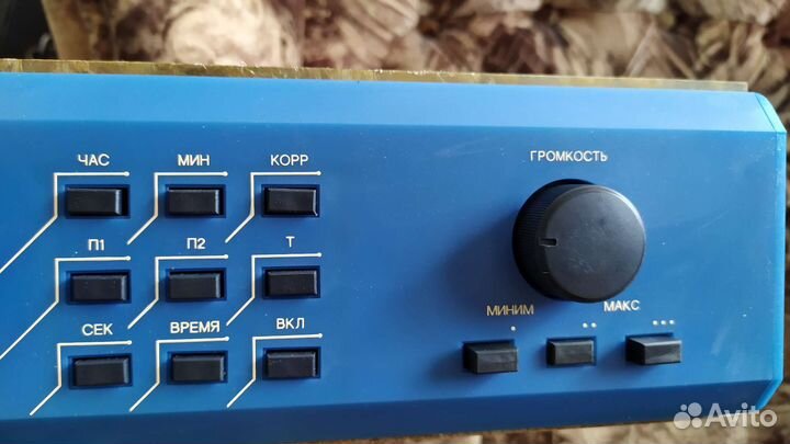 Трëхпрограмный приëмник с электронными часами