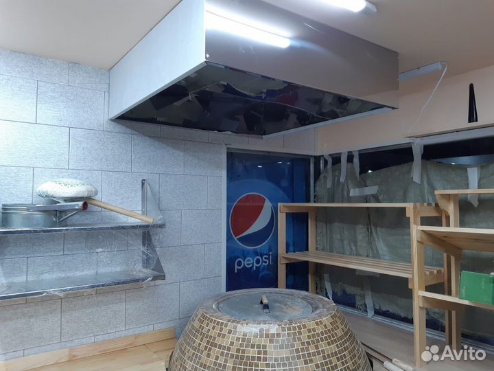 Кухоная мойка со столом из нержавейки