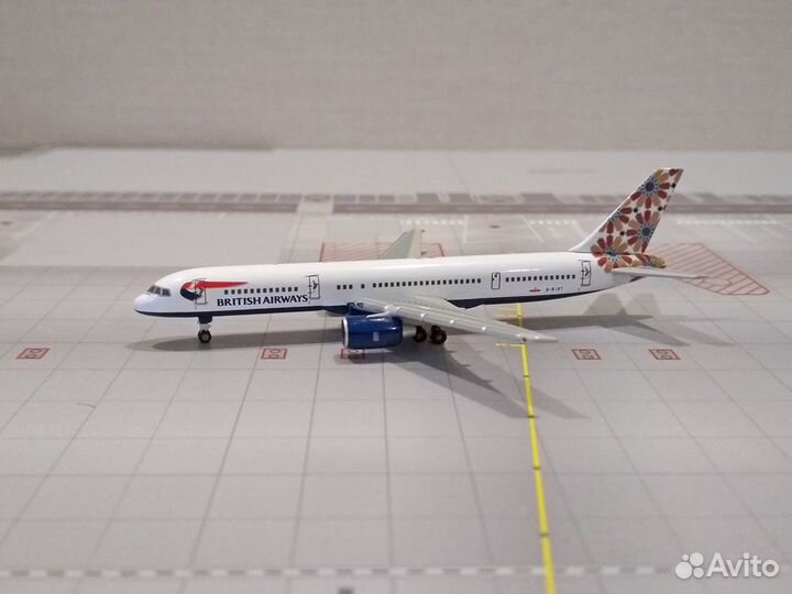 Модель самолета 1:500 Боинг 757