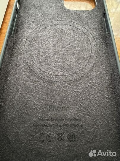 Чехол силиконовый с MagSafe для iPhone 13