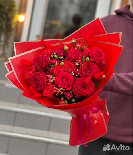 Букеты в корзинах и шляпных коробках. Доставка